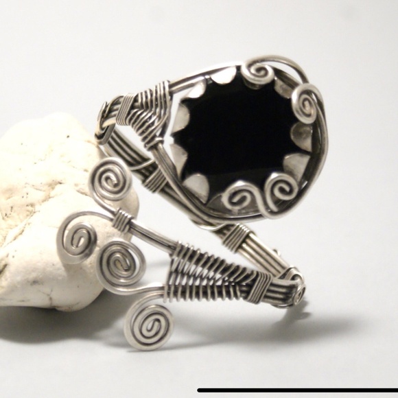 Black Onyx wire wrapped cuff bracelet - Picture 7 of 8